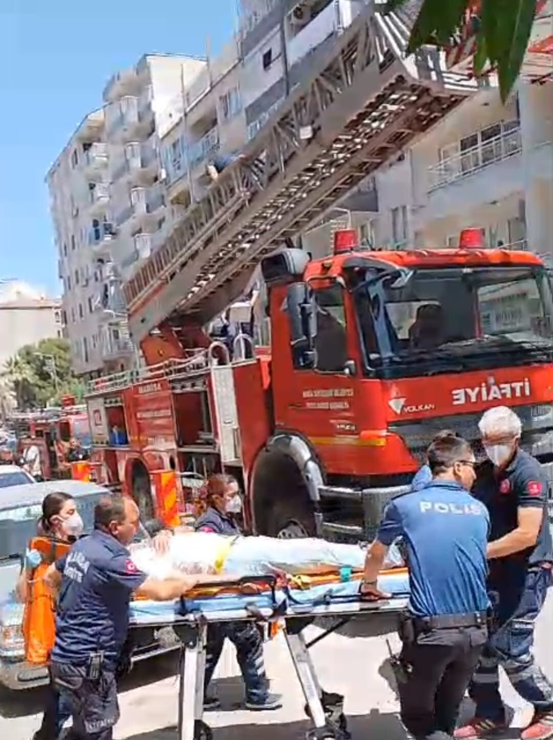 Asansörde 30 dakikalık hayat mücadelesi! Oksijen tüpü ile hayatta kaldı 
