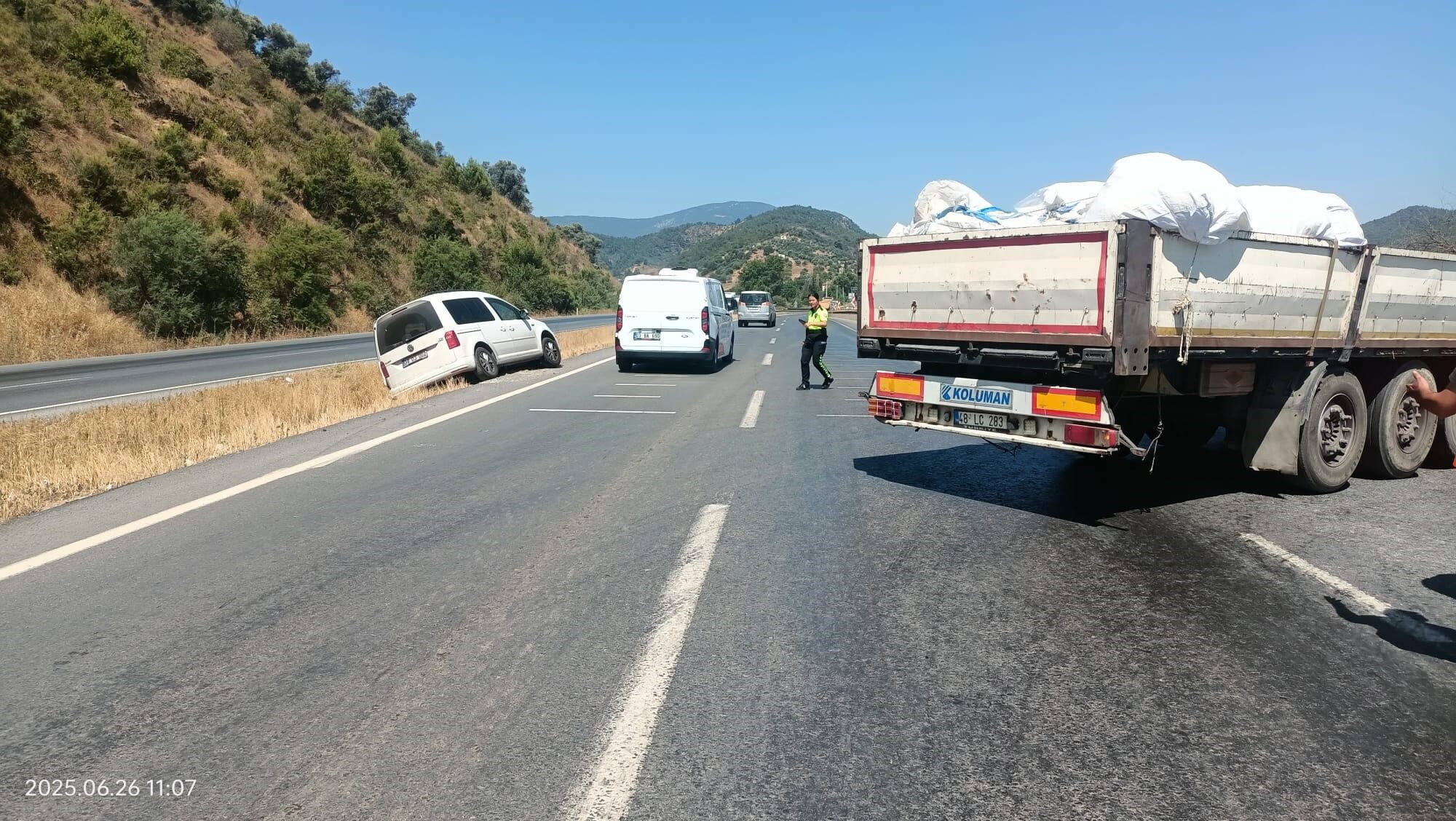 Aydın’da tırla kamyonet çarpıştı