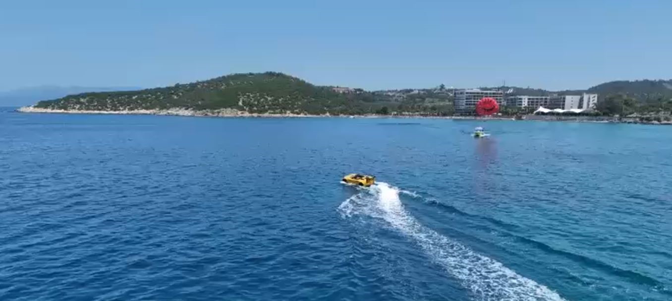 Aydın sahillerinin yeni trendi: Spor araba görünümlü tekneler