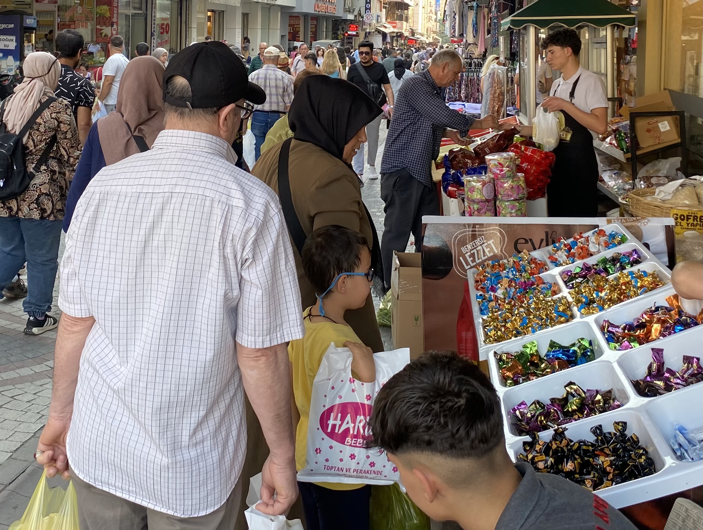 Aydın’da bayram yoğunluğu: İkramlık şekerlere büyük ilgi