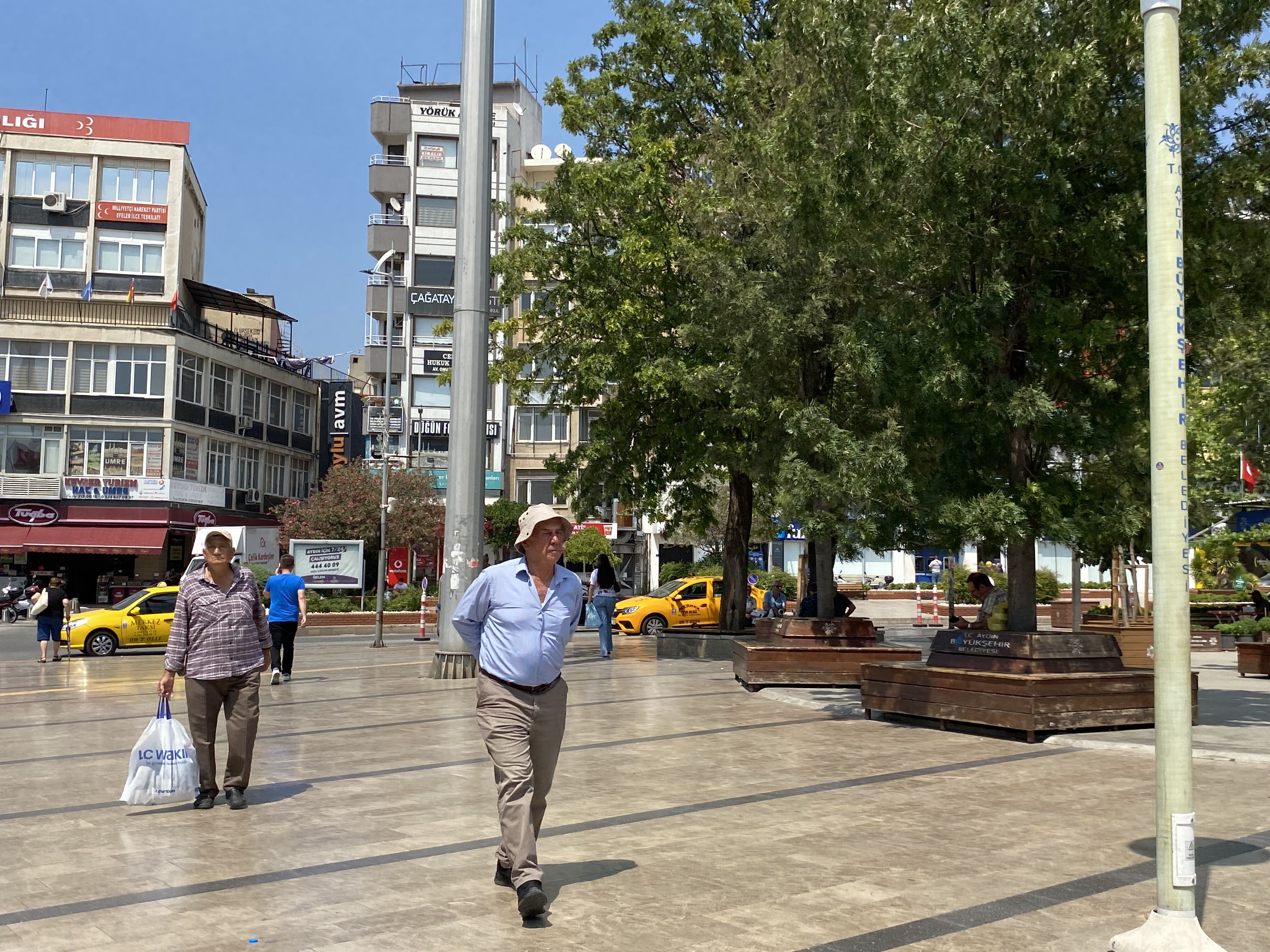 Aydinda Kavurucu Sicaklar Vatandasi Bezdiriyor Aydinlilar Sicaktan Kacti 577443 De69E84A13593204214391Aa74B9A949