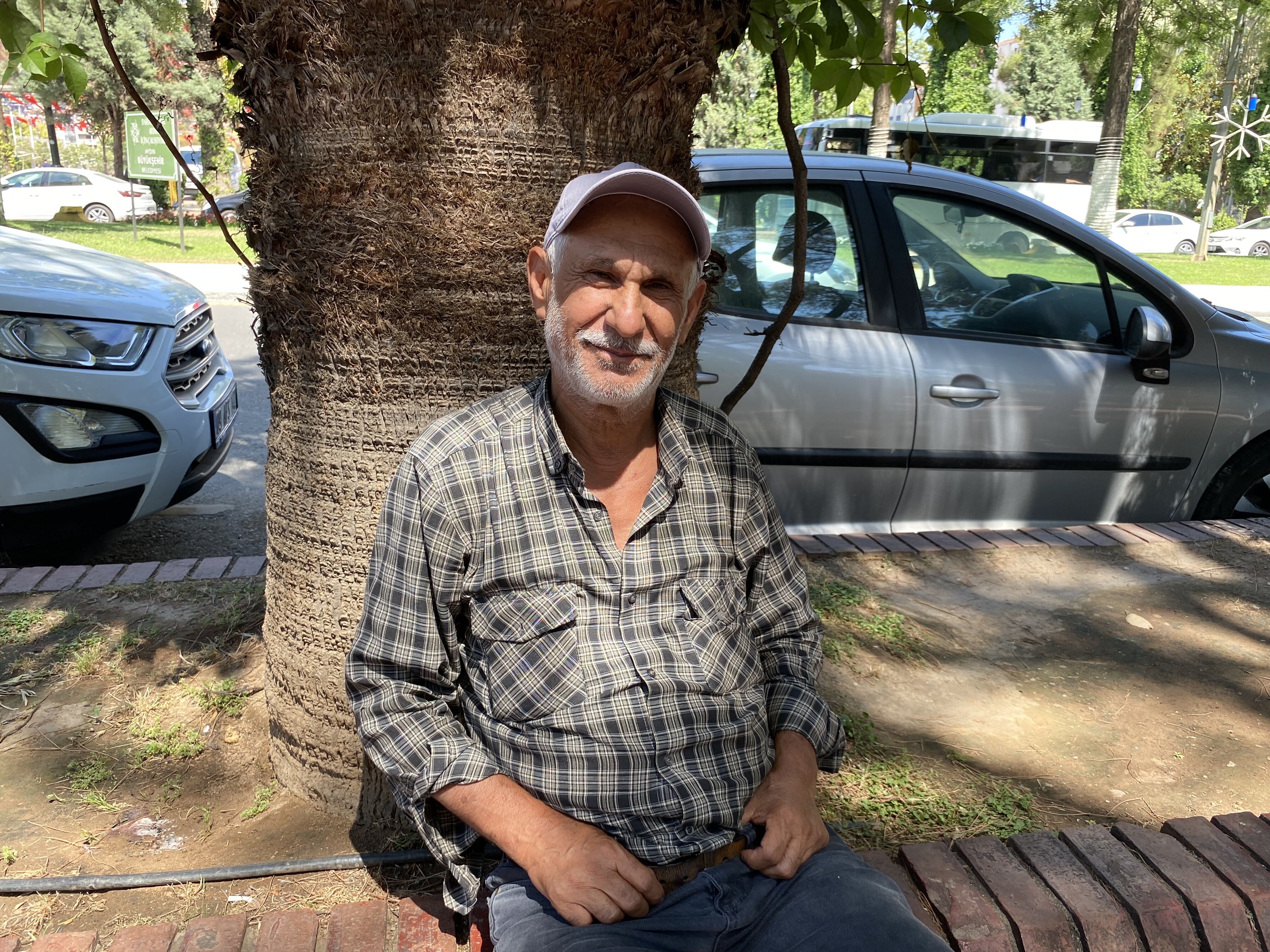 Aydın’ın dört bir yanında şapka satıyor