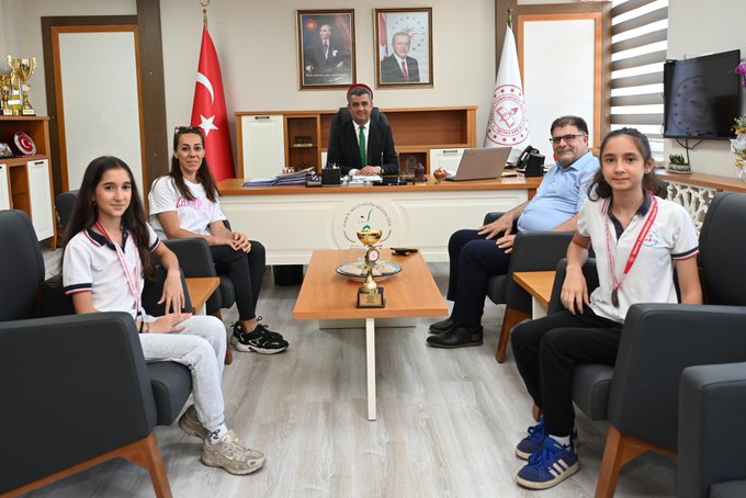 Aydınlı başarılı öğrenciler il müdürüyle buluştu