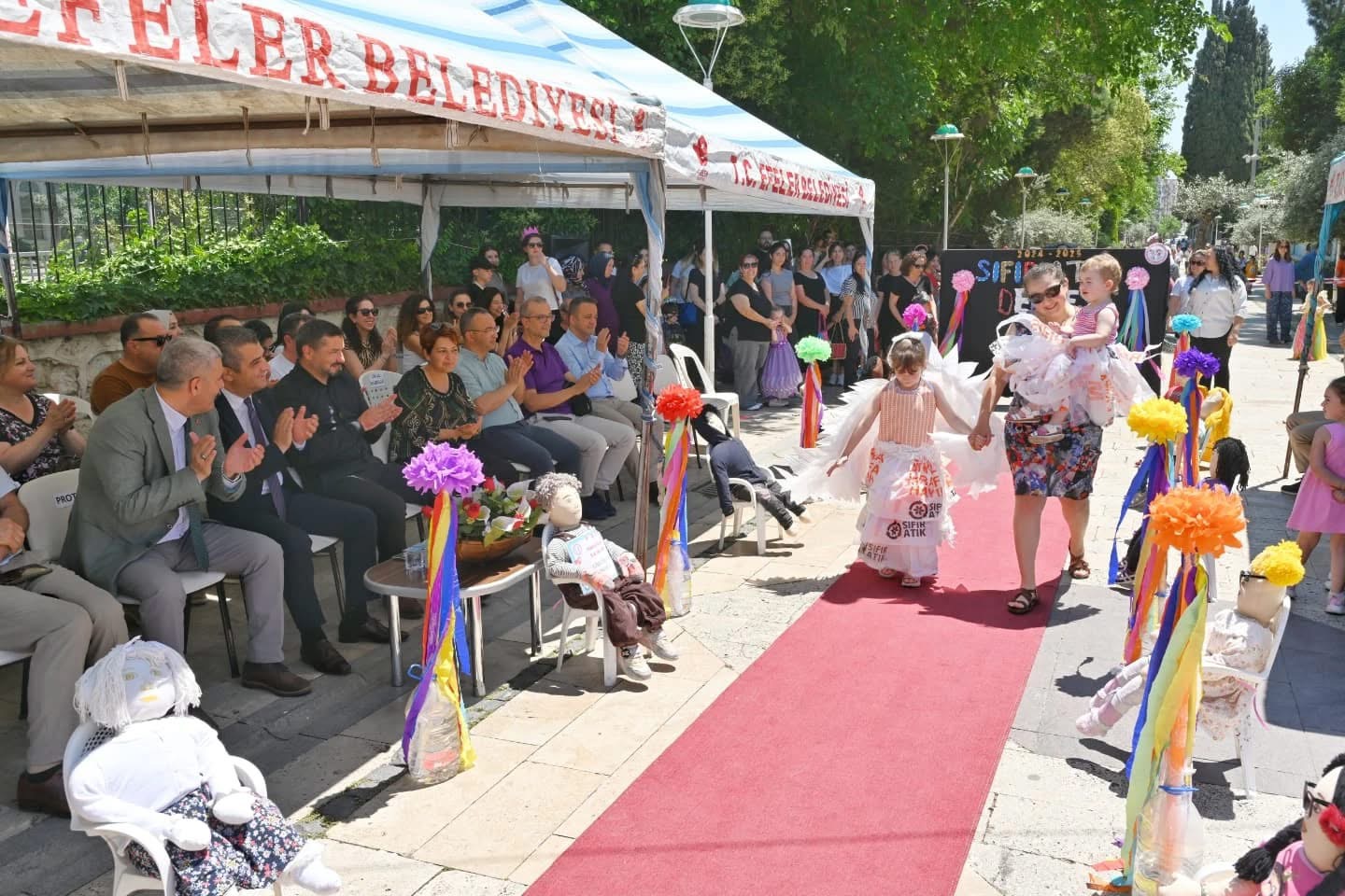 Aydinli Minikler Defilede Yurudu Sifir Atik Etkinligi Begeni Topladi 573296 4C3Bea98Da67C02C81E04Ccbcad23670