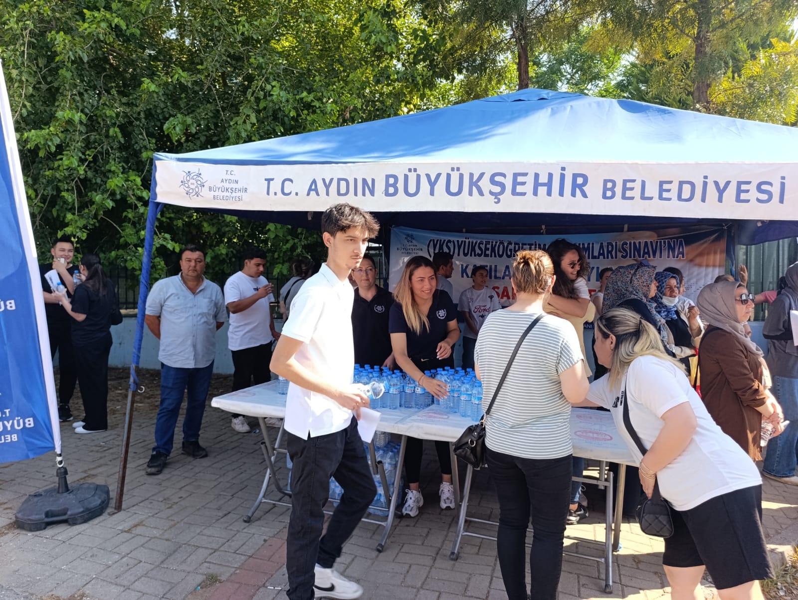 Başkan Çerçioğlu üniversite adaylarının yanında 