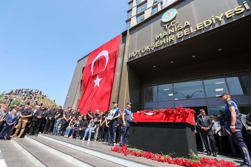 Cercioglu Baskan Zeyreki Son Yolculugunda Yalniz Birakmadi 574355 15Bbd3E2Ebdf55055F2Bebd7D3276253
