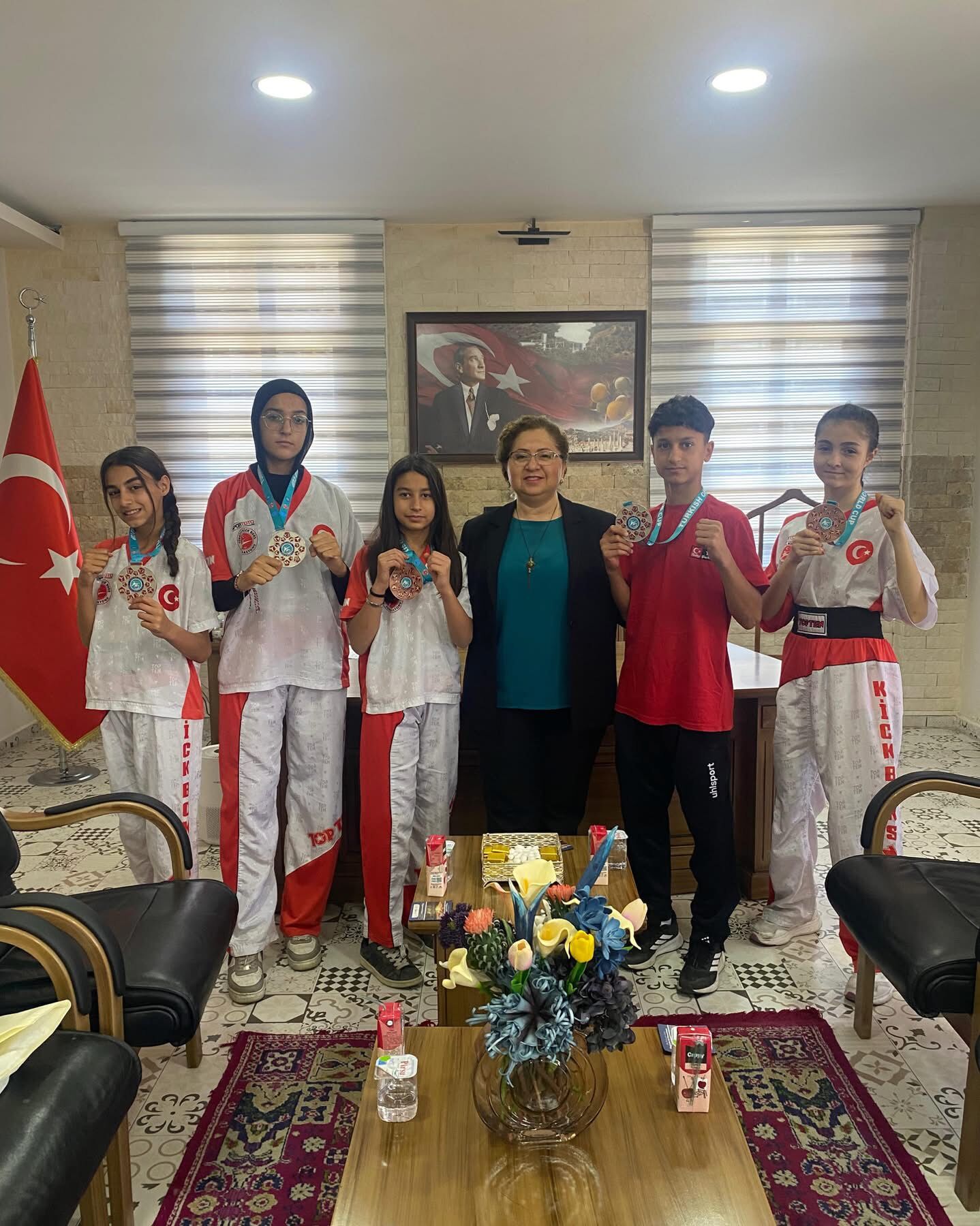 Dunya Kupasi Sampiyonlarindan Kaymakam Dogruya Ziyaret 573245 7Ad3B41A65F5E469A3Ca2Cf8124A53B9