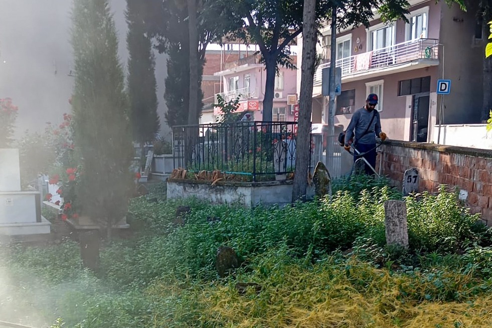 Efeler Belediyesi Bayram Oncesi Mezarliklarda Temizlik Seferligi Baslatti 572725 22Ce496F48908Fc4222Ac103349C86B8
