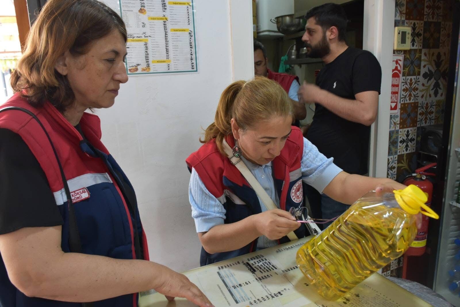 Efelerde Zeytinyagi Denetimi Isletmeler Kontrol Edildi 572804 Dee6526F990111325B7Ed6A2E56Da171