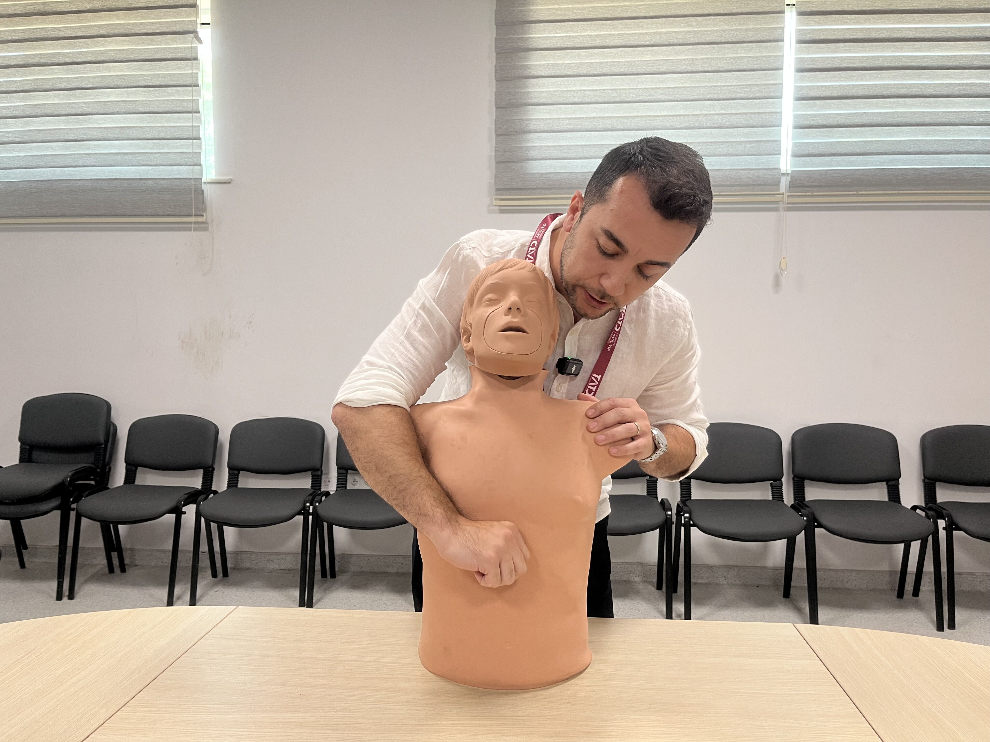 Hayat kurtaran Heimlich manevrası nasıl yapılır? Dr. Savaş adım adım anlattı 