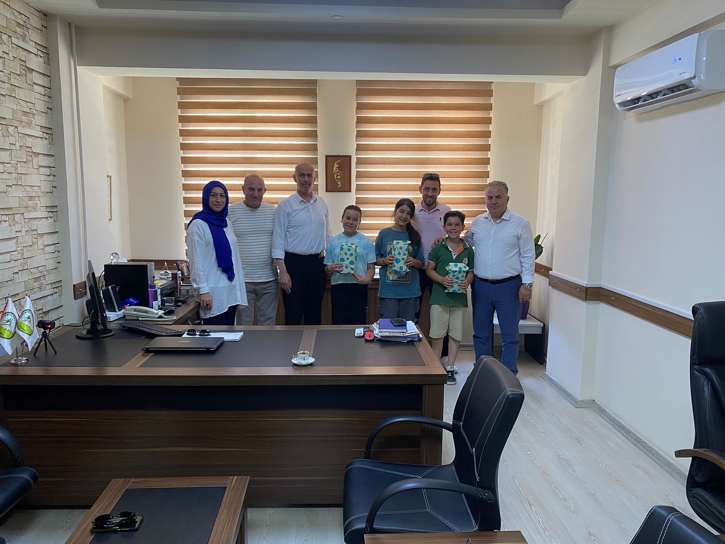 Kocarlida Il 2 Si Ogrencilere Hediyeleri Takdim Edildi 575232 B14A528843Bb4B6846Bfbce7Cb4E81F8