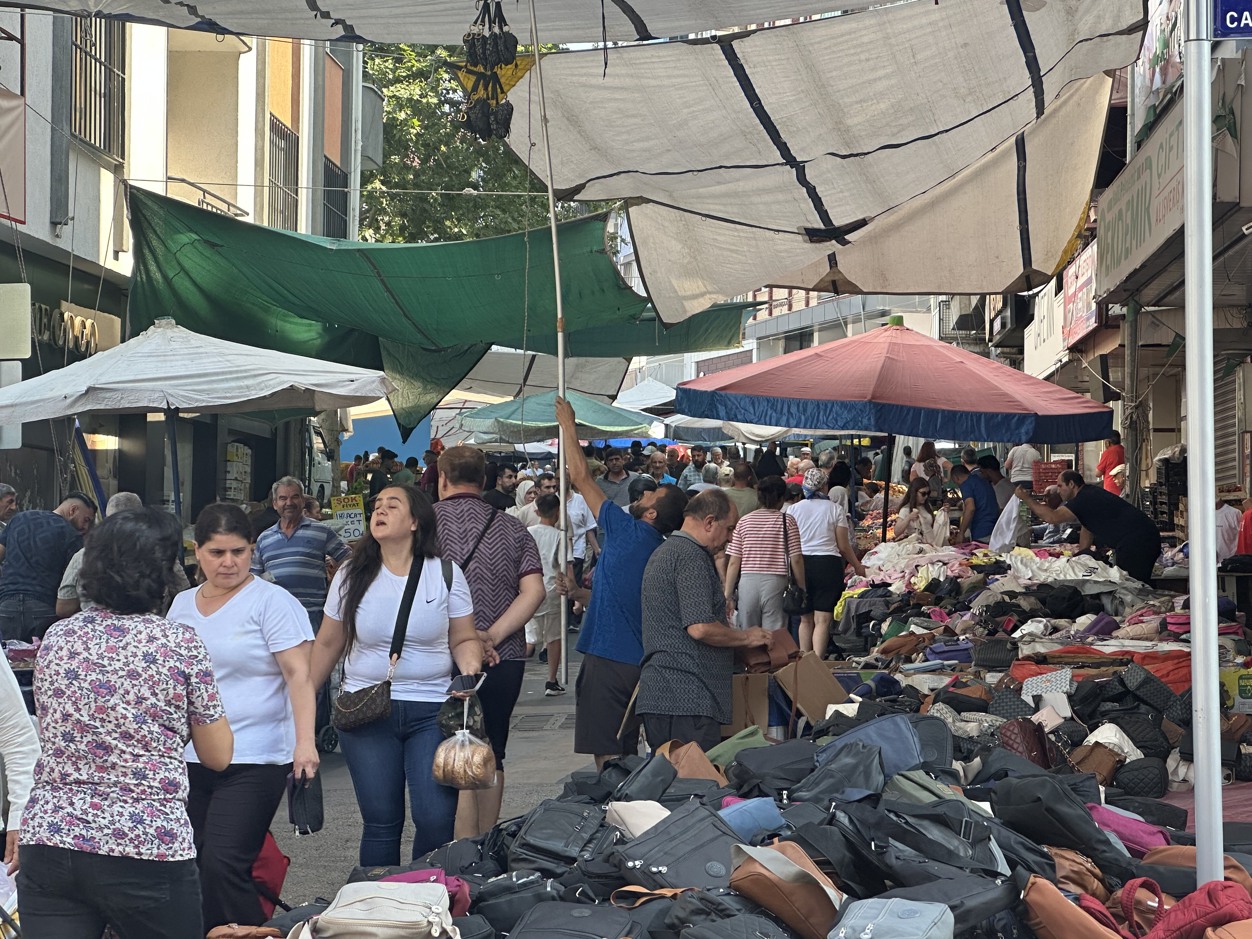 Kurban Bayramı sonrası ilk salı pazarı sabahın erken saatlerinde doldu