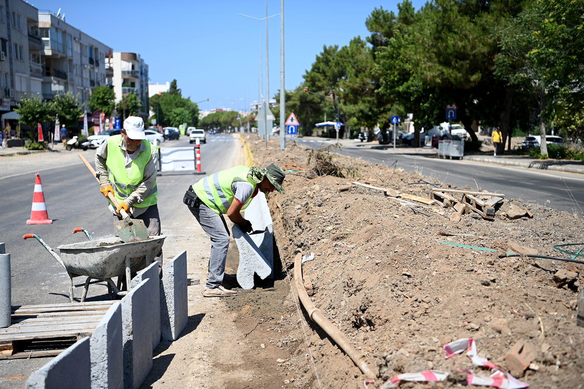 Kusadasi Belediyesinden Guzelyaliya Cikarma Cadde Ve Sokaklar Kose Bucak Temizlendi 577217 02E5E6380Ce8554B0F74Aac99C671Dca