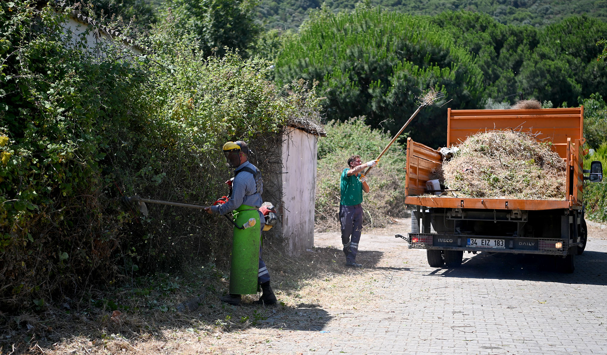 Kusadasi Belediyesinden Guzelyaliya Cikarma Cadde Ve Sokaklar Kose Bucak Temizlendi 577217 0Dd32F1Ab339B9E62227F367C102E1Cf