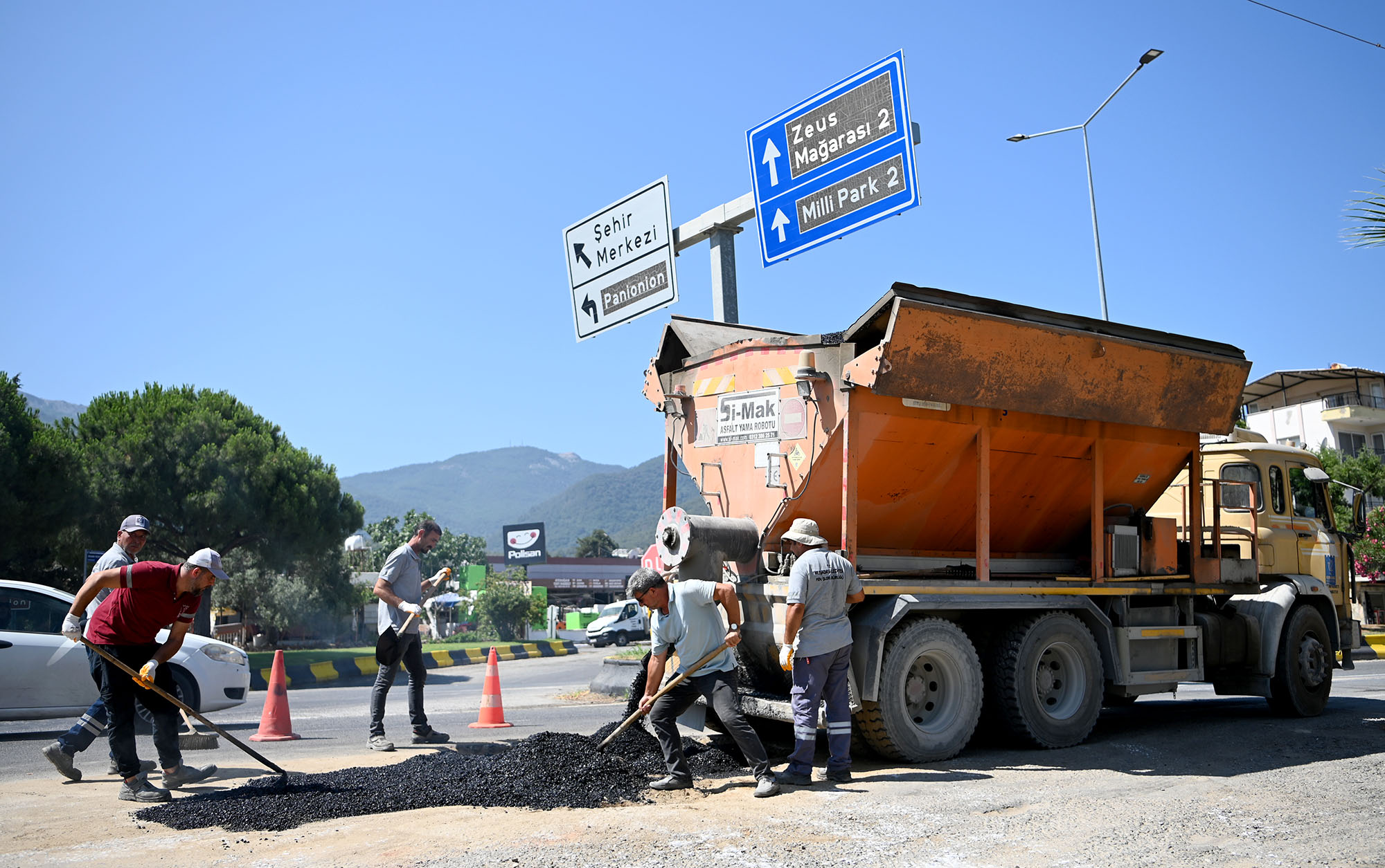 Kusadasi Belediyesinden Guzelyaliya Cikarma Cadde Ve Sokaklar Kose Bucak Temizlendi 577217 1723787E0C8D80F0159E6307Fee25F7E