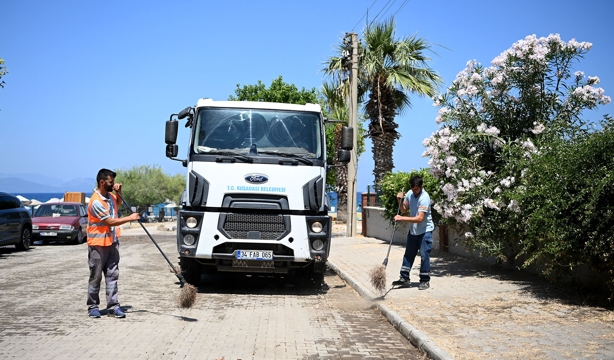 Kusadasi Belediyesinden Guzelyaliya Cikarma Cadde Ve Sokaklar Kose Bucak Temizlendi 577217 375814Cb926440084Bd6F3289C380B1B