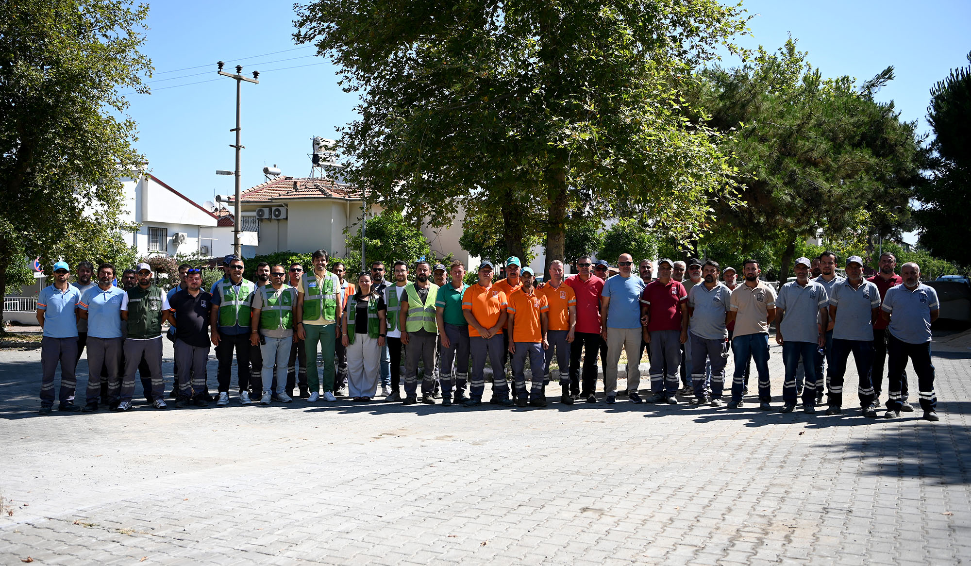 Kusadasi Belediyesinden Guzelyaliya Cikarma Cadde Ve Sokaklar Kose Bucak Temizlendi 577217 3C5Da6C220076Ccf29A3A8A60B7F9C2F