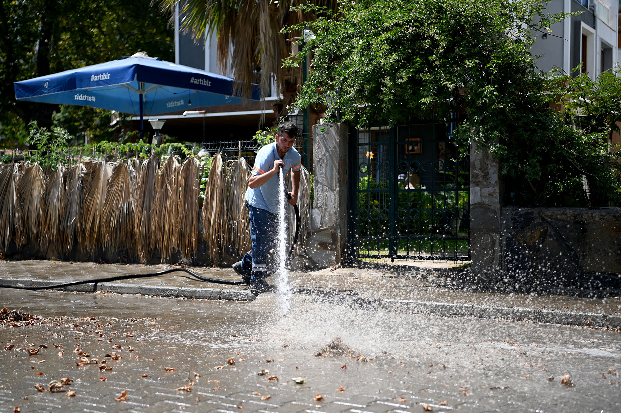 Kusadasi Belediyesinden Guzelyaliya Cikarma Cadde Ve Sokaklar Kose Bucak Temizlendi 577217 Ea69B349E72A58F9D3E96Ca20Ff6849A