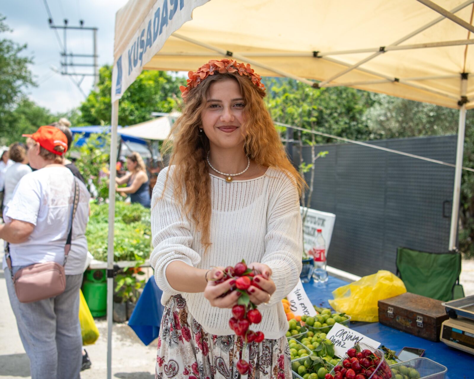 Kuşadası'nda kiraz şenliği coşkuyla kutlandı