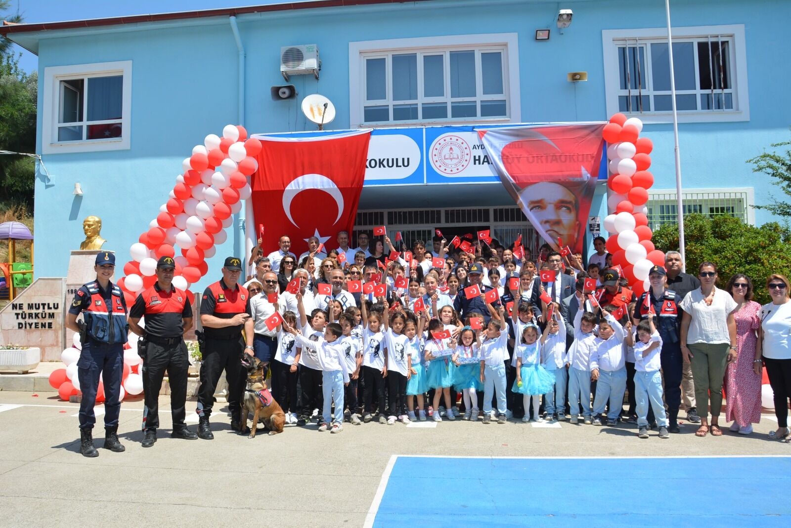 Nazilli’de 30 bin öğrenci karnesini aldı, tatil başladı