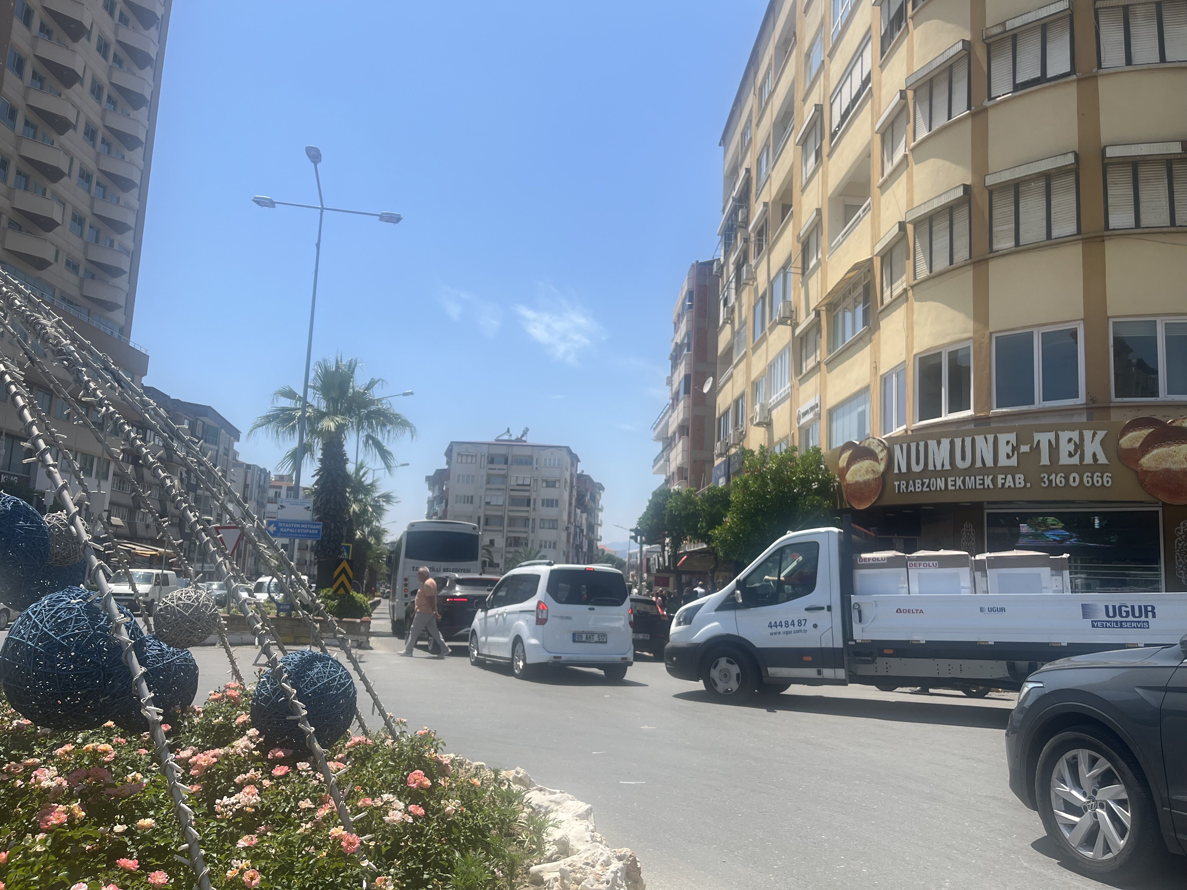 Nazillide Bayram Oncesi Yogunluk Carsi Ve Pazar Doldu Tasti 573641 5F6E27Beb0D220F3C0139Cbe0988D284
