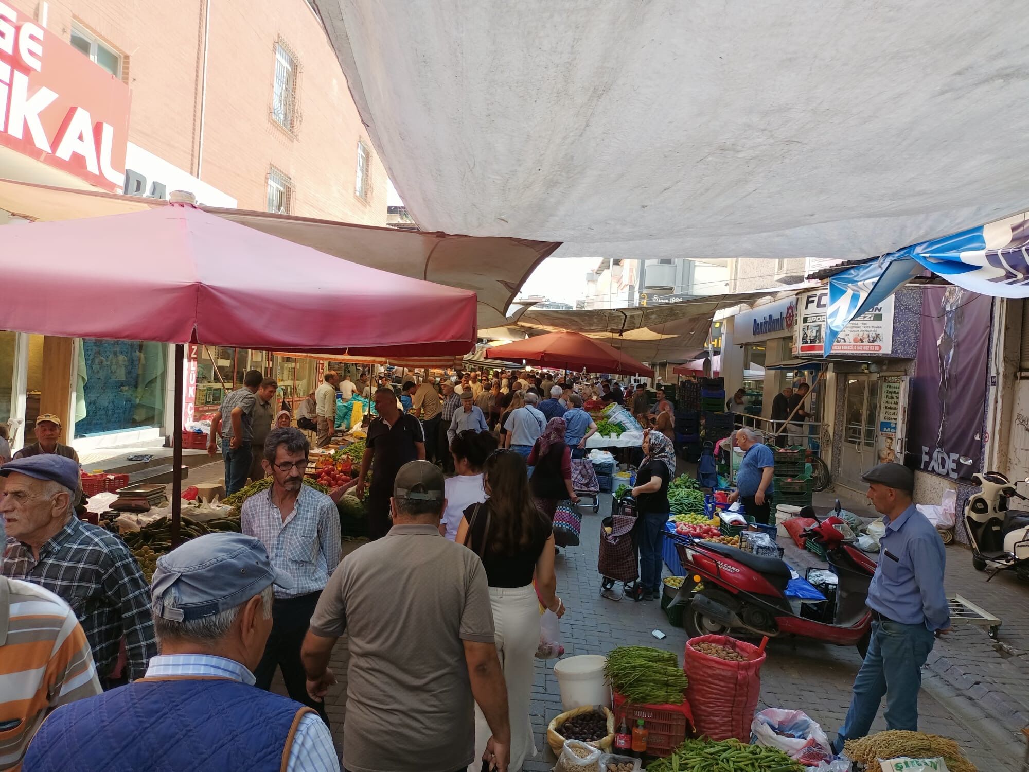 Nazillide Bayram Oncesi Yogunluk Carsi Ve Pazar Doldu Tasti 573641 79E490Bb51Ffe8Fa50C12907D5C09E3F