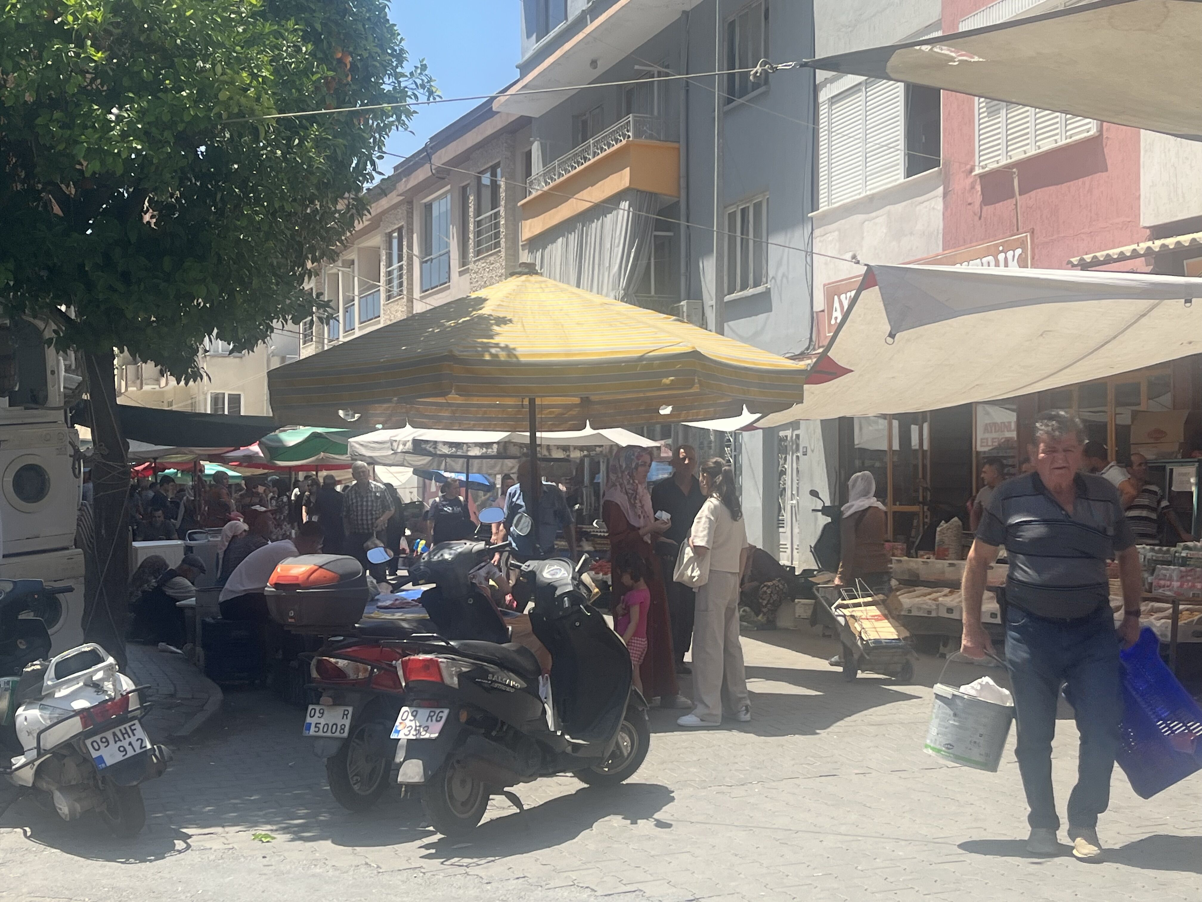 Nazillide Bayram Oncesi Yogunluk Carsi Ve Pazar Doldu Tasti 573641 E1B64E249Ecfcbdf4295D84697F4F97B