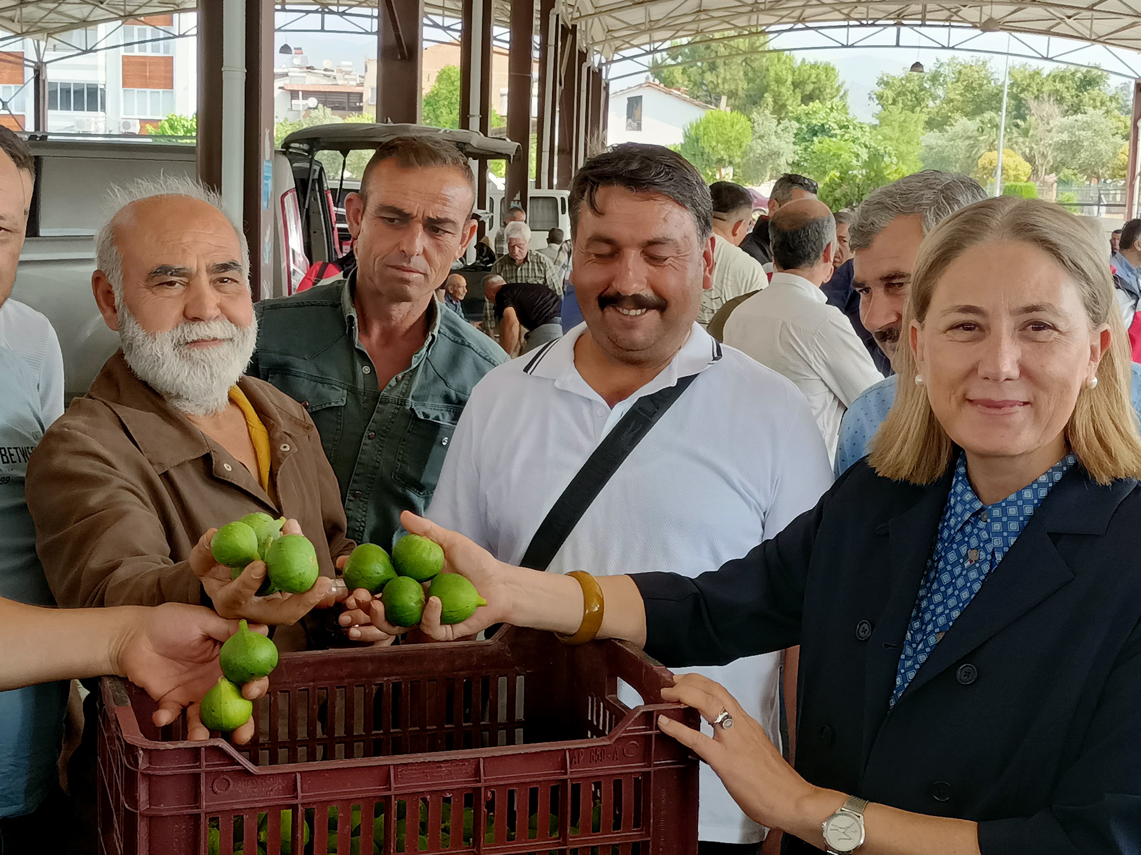 Nazilli’de ilek pazarına yakın takip