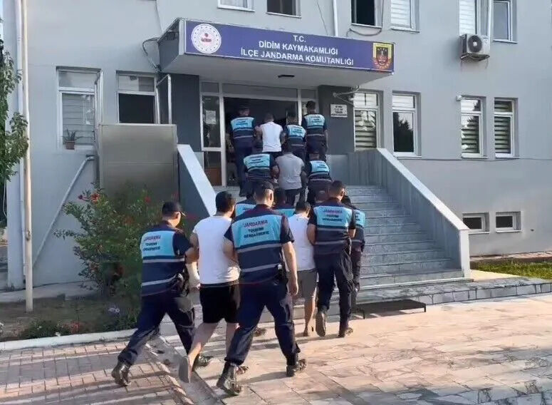 Tursab Didimdeki Tur Otobusune Saldiriyi Kinadi Tursabtan Didimdeki Cirkin Saldiriya Kinama 574595 36933F4C96010B5B0Beee373Bc530D71