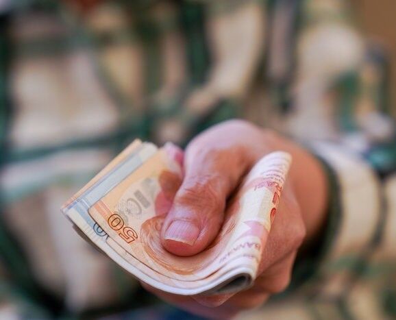 Emeklilere bayram ikramiyesi ödemesi başladı ama! Birçok kişinin hesabına 4 bin lira yatırılmıyor