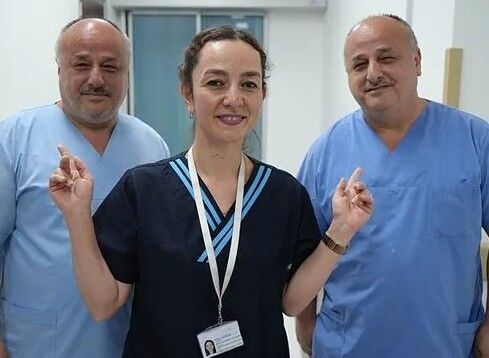 Hastanede hastaları şaşkına çeviren durum! Personeller tıpatıp birbirine benziyor