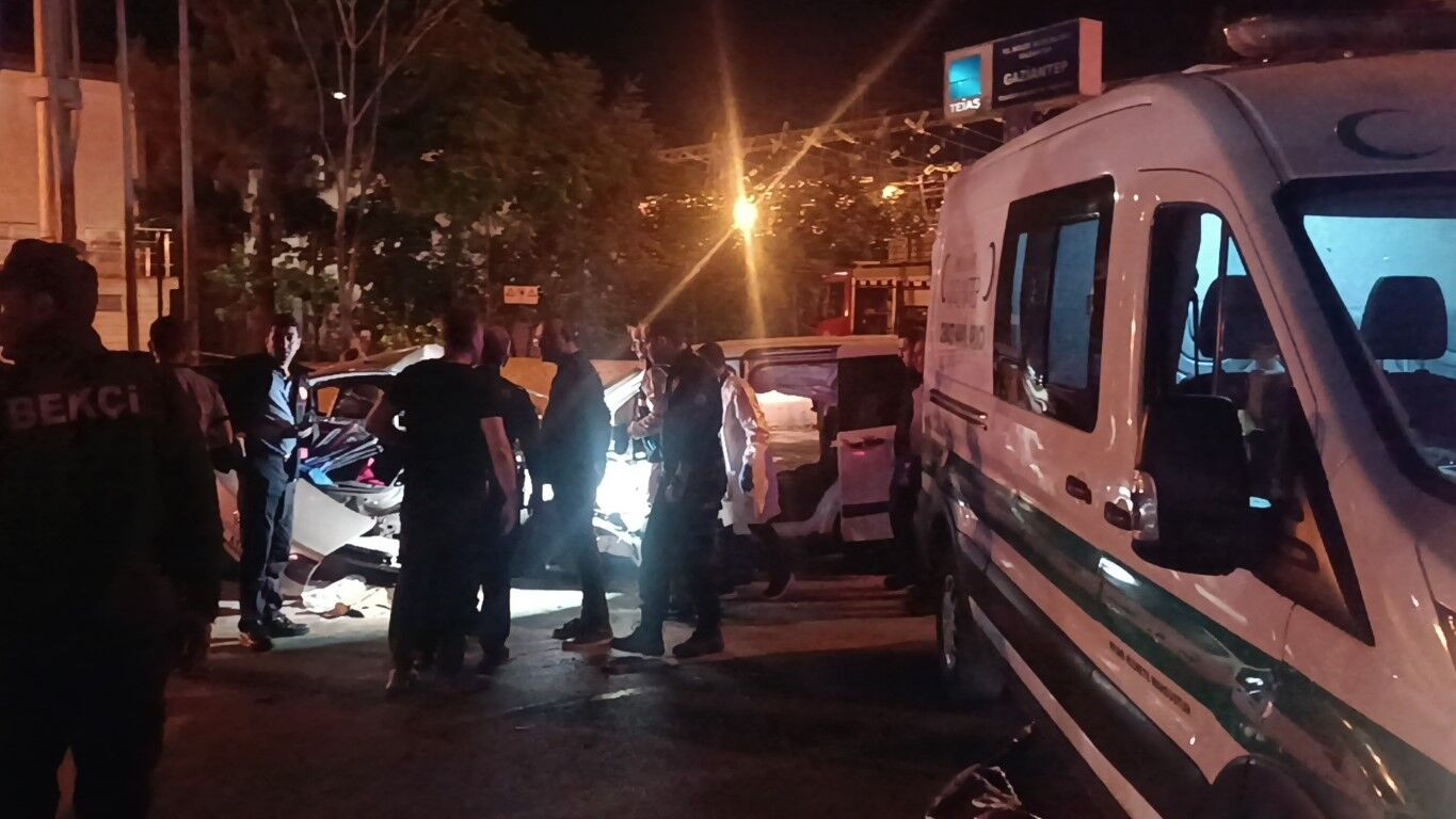 Korkunç kaza bir aileyi yok etti! Anne ve 2 çocuğu feci şekilde can verdi