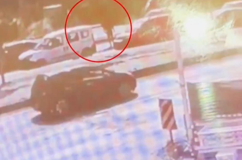 Kurşun yağmuruna tutuldular! 33 yaşındaki anne öldü 2 çocuk tedavi altında 