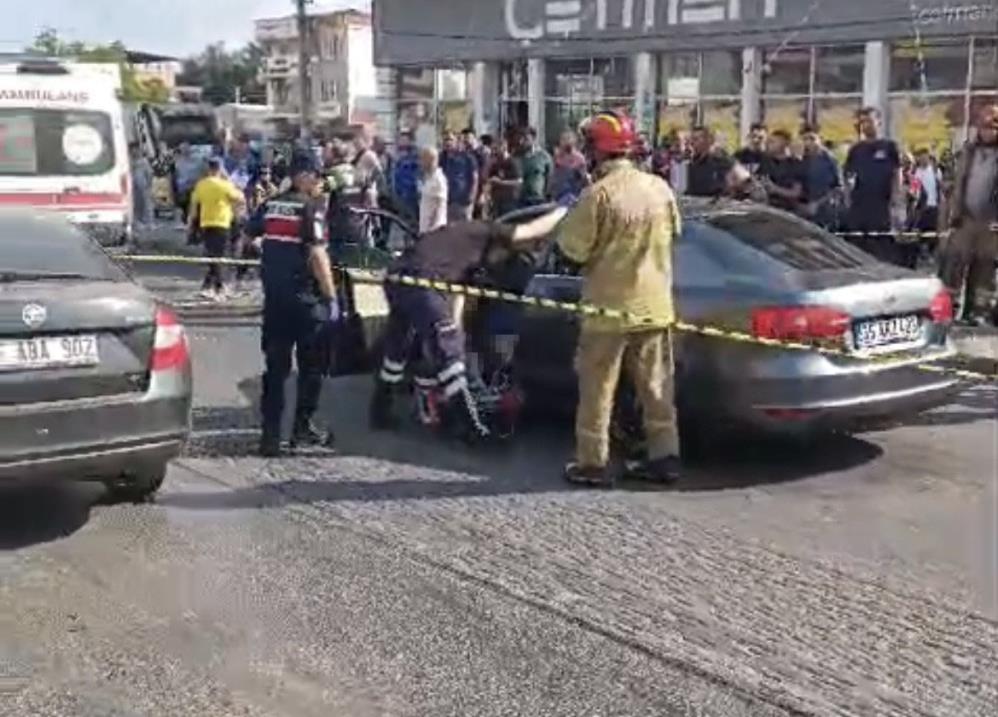 Kurşun yağmuruna tutuldular! 33 yaşındaki anne öldü 2 çocuk tedavi altında 