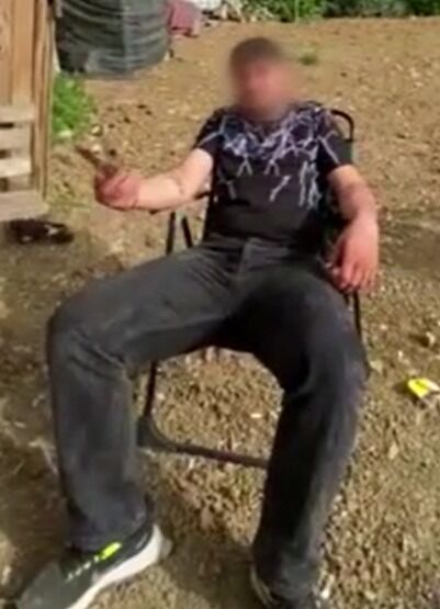 Hırsızlara mide bulandıran ceza! Kadın kıyafeti giydirip yaptıklarını videoya çektiler
