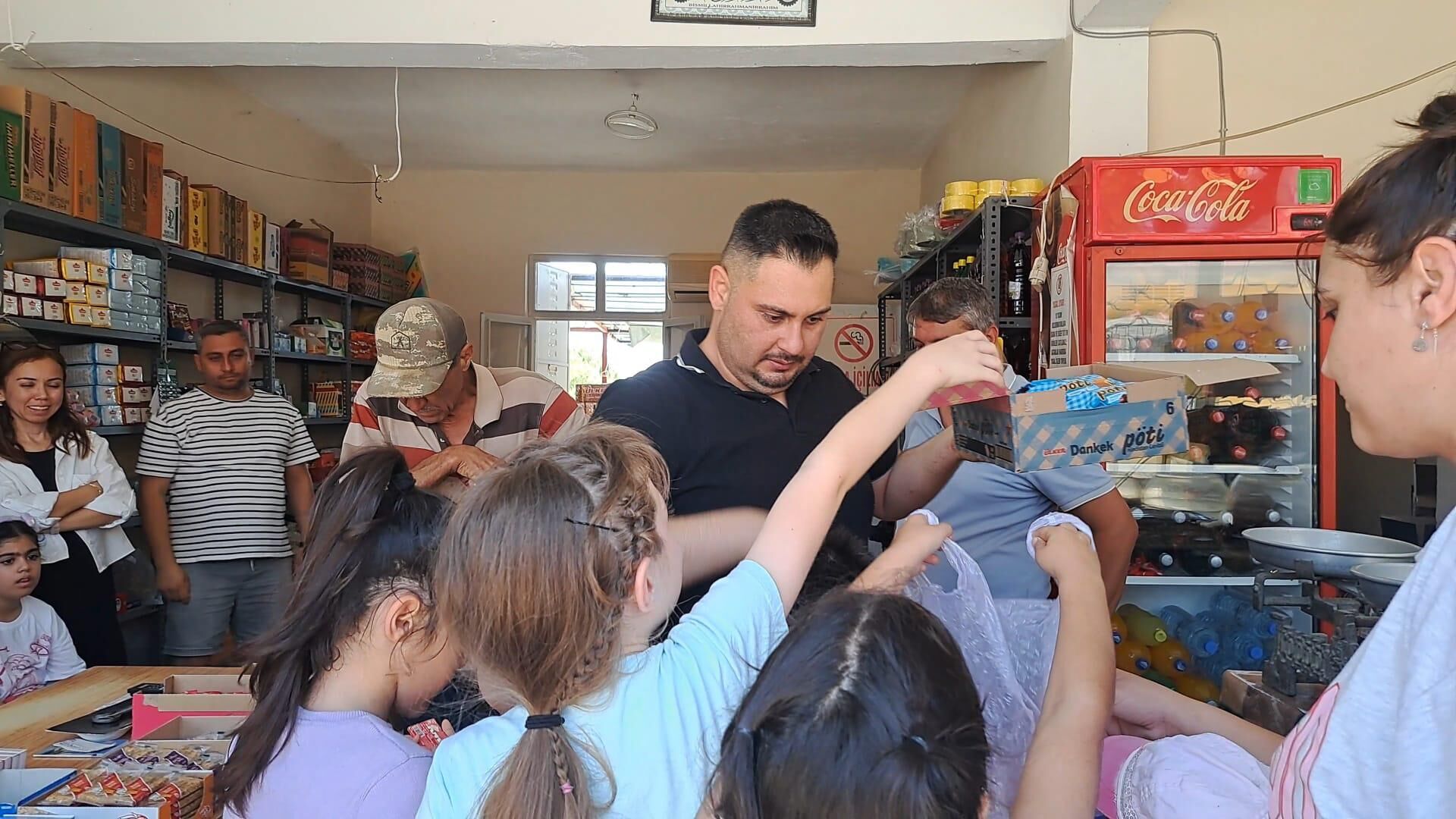 Dededen toruna süren gelenek: Şeker kapma yarışı