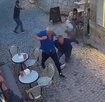 İş adamı sokak ortasında dehşeti yaşadı! Kanlar içinde yere yığıldı 