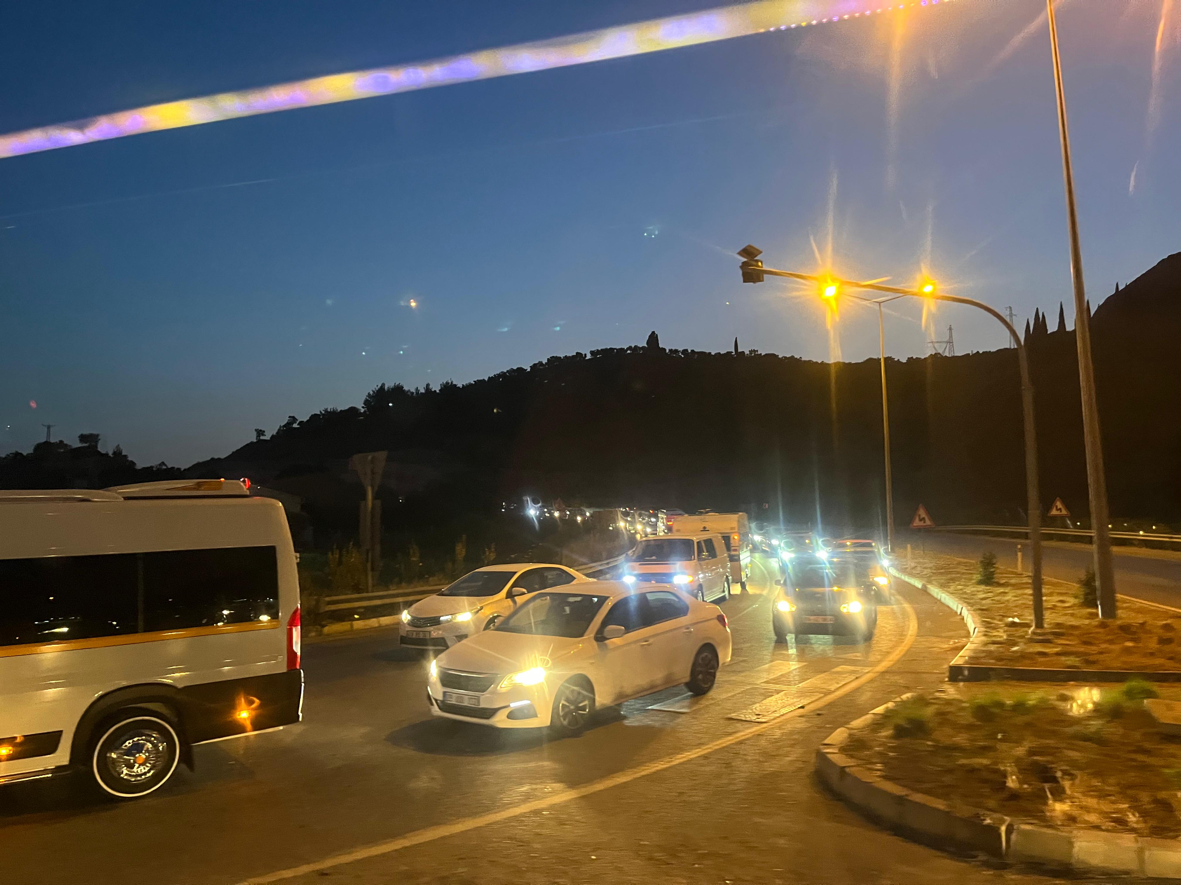 Novada Kavşağı’nda bayram dönüşü yoğunluğu: Trafik durma noktasına geldi