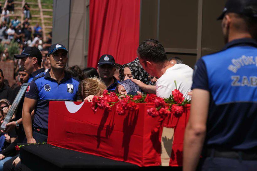 Ferdi Zeyrek son yolculuğuna uğurlanıyor: Cenaze töreninde gözyaşları sel oldu