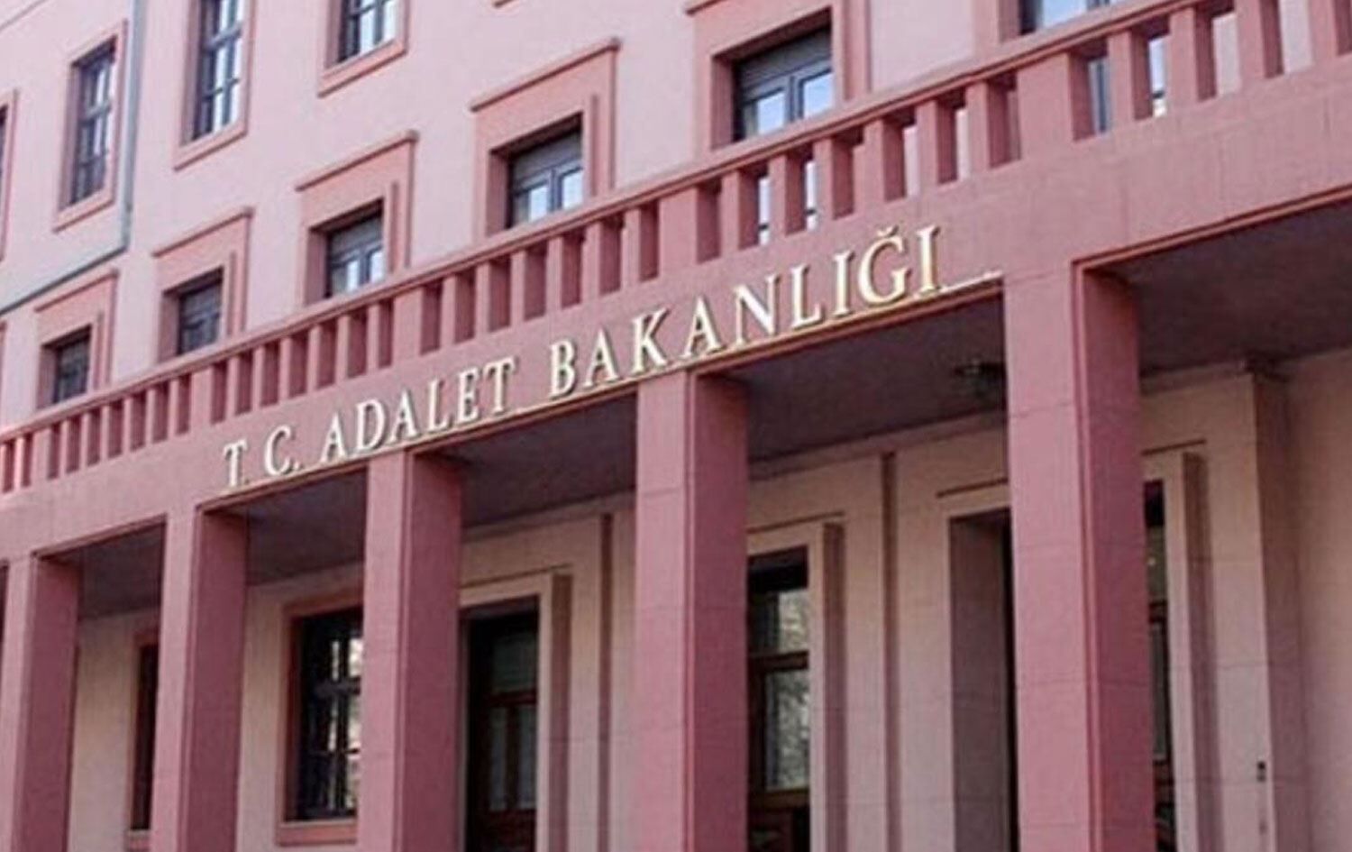 Genç hakim otel odasında yaralı bulundu! Söylentiler üzerine Adalet Bakanlığı açıklama yaptı