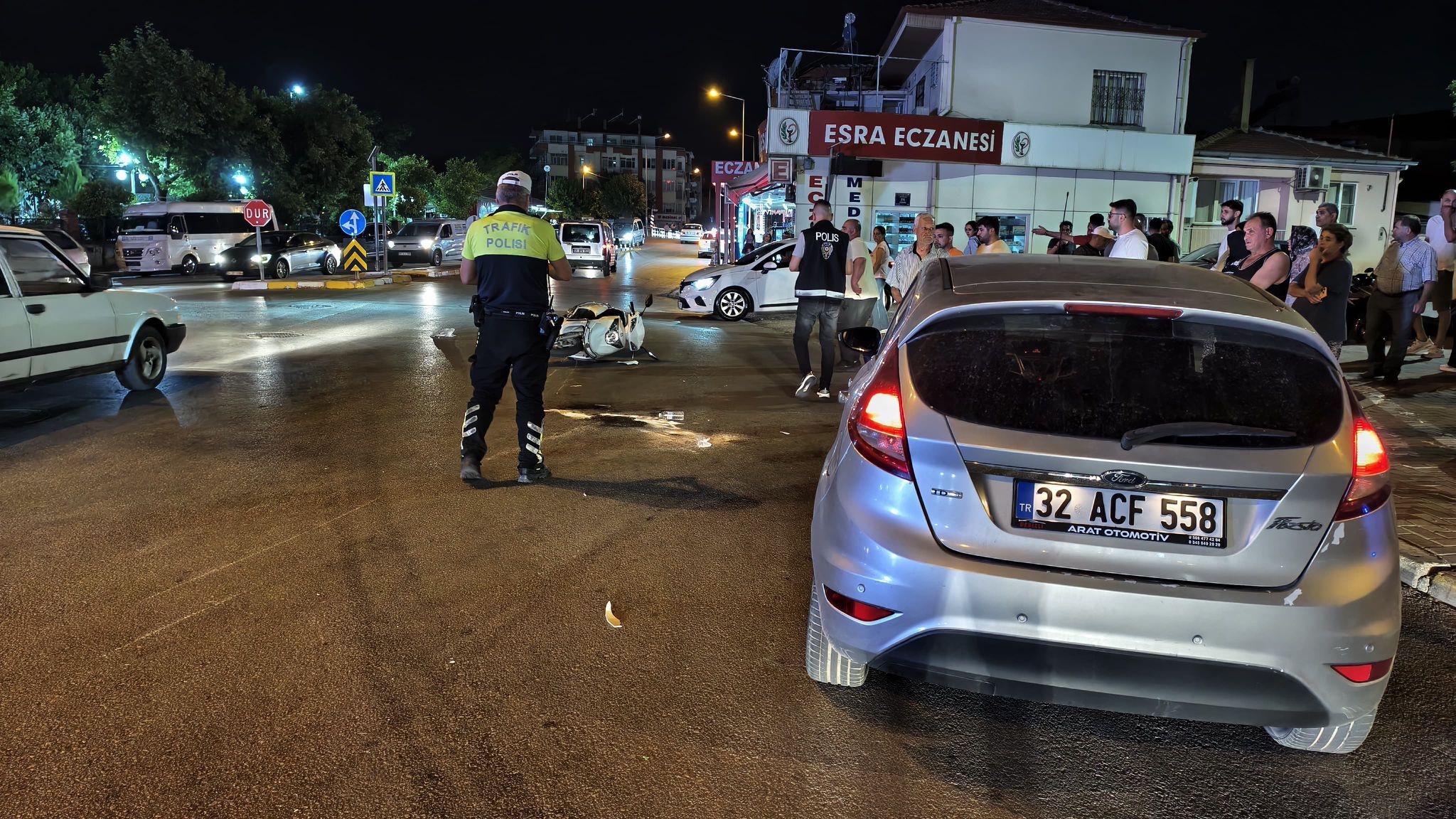 Nazilli’de kazayı izlerken kaza yaptılar: 2 kazada 2 kişi yaralandı