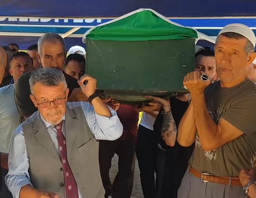 Kocasına 'Bu çocuk bizi öldürecek' mesajı attı! Bir saat sonra ölüsü bulundu