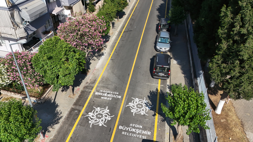 Yol yapım ve yenileme çalışması sürüyor 