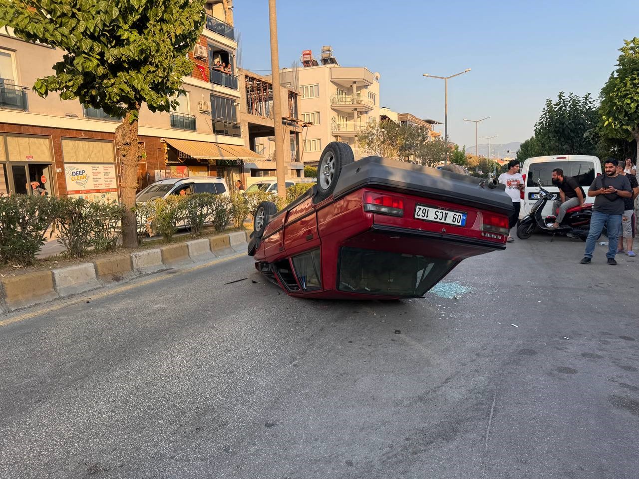 Aydın’da 15 yaşındaki genç ucuz atlattı! Takla atan araçtan sağ çıktı 