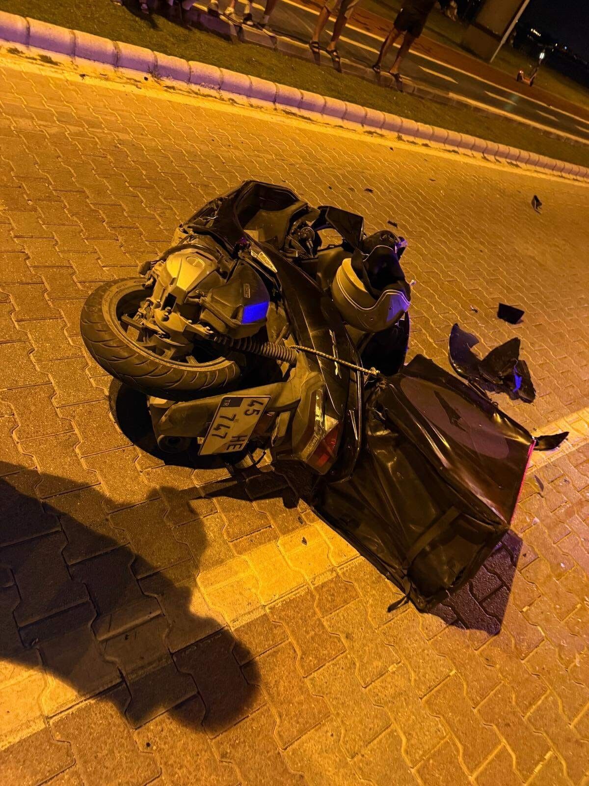Otomobil ile motosiklet çarpıştı: 22 yaşındaki genç hayata tutunamadı