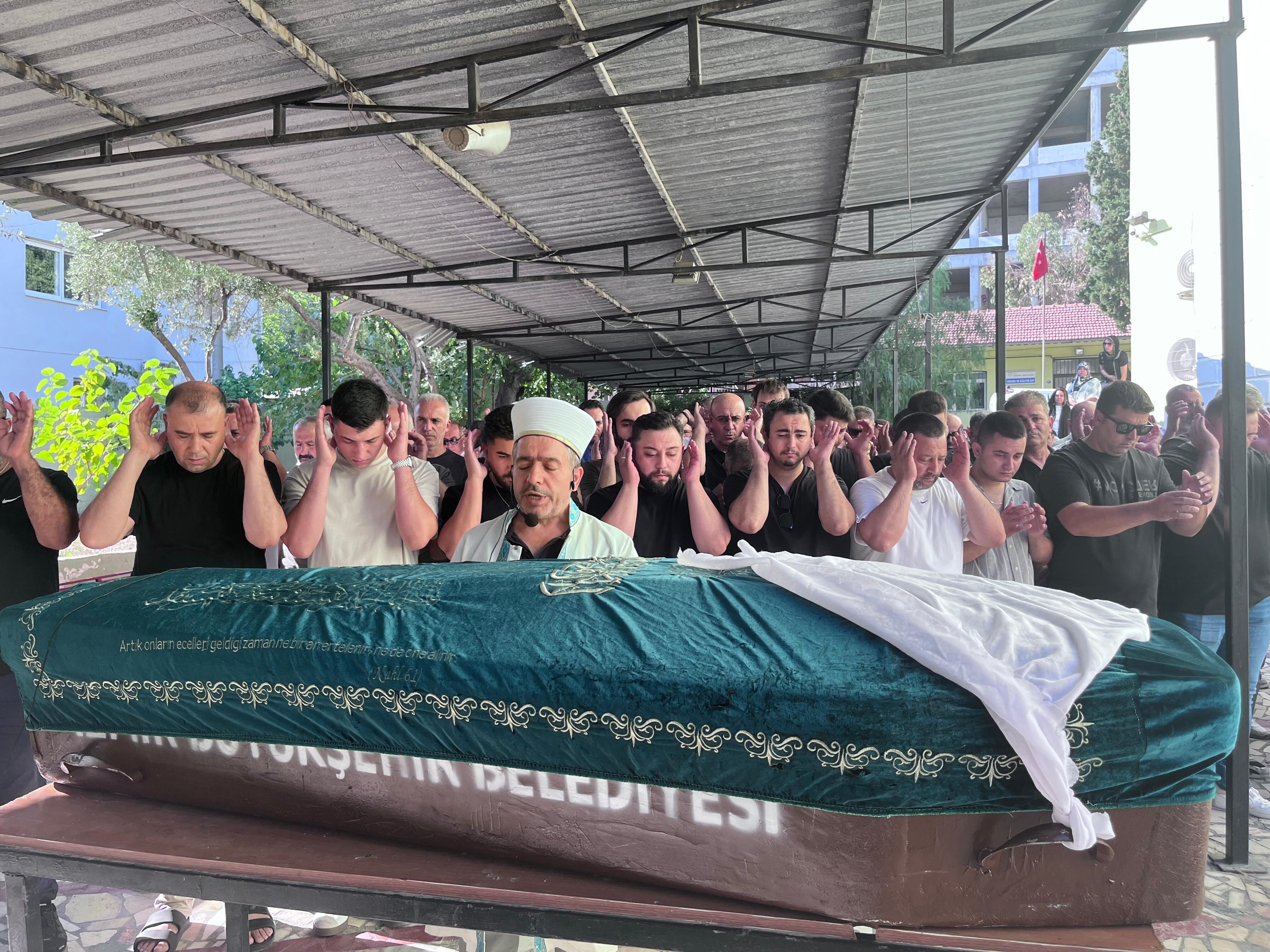 Eski kocası tarafından öldürüldü: Gözyaşlarıyla toprağa verildi