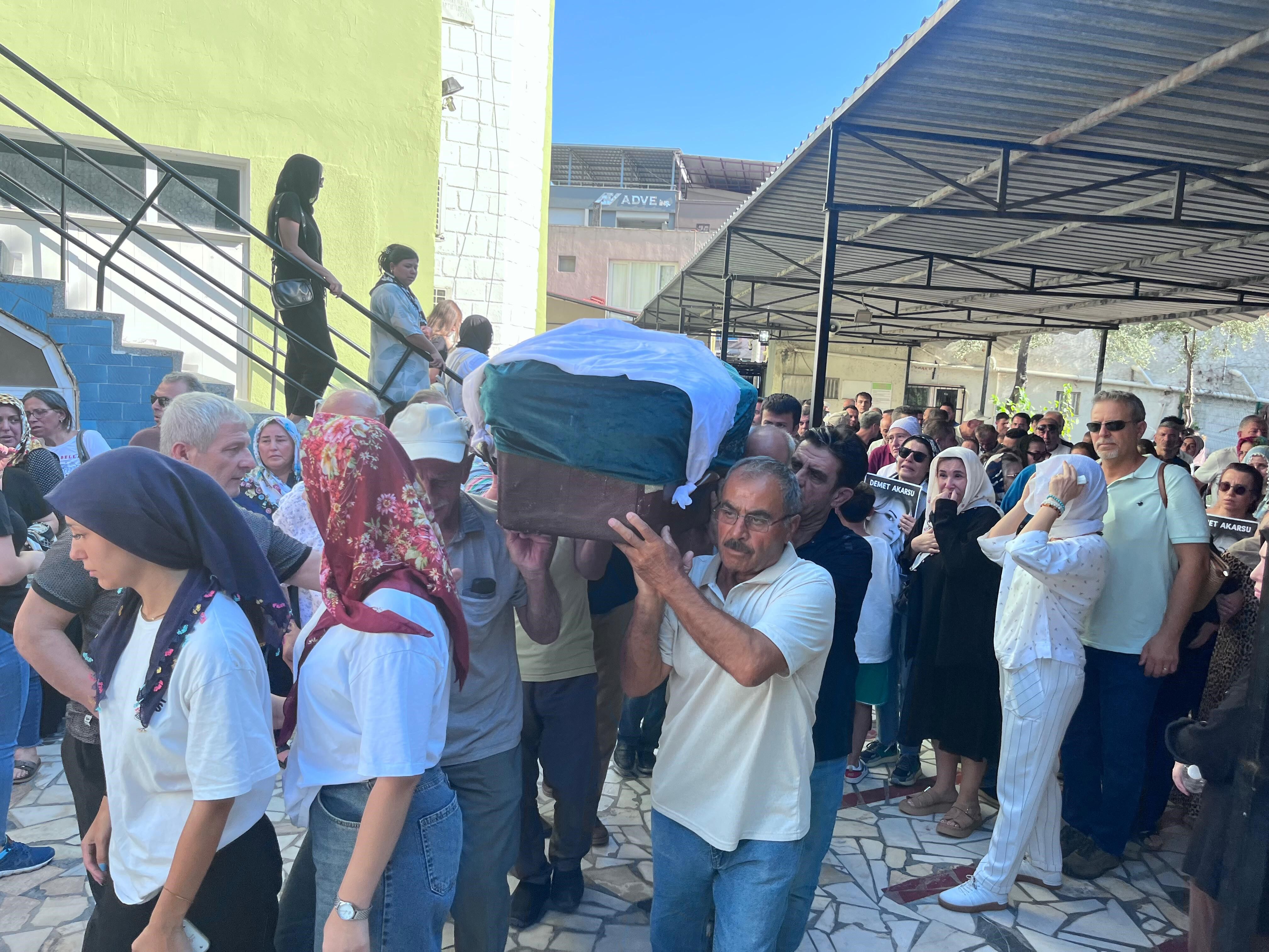 Eski kocası tarafından öldürüldü: Gözyaşlarıyla toprağa verildi