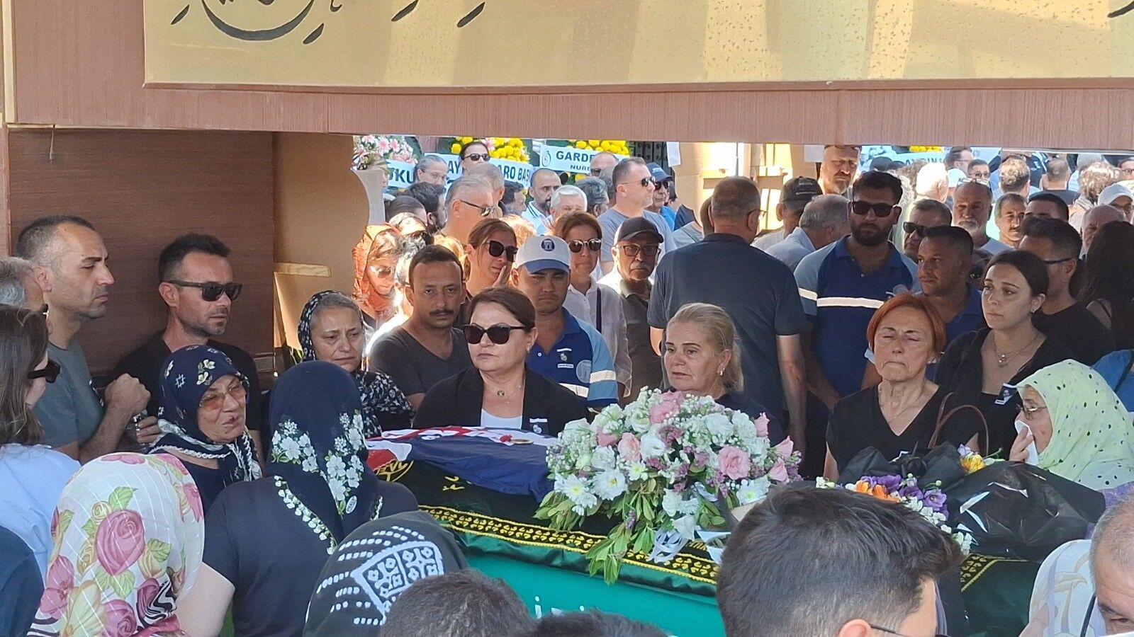 Didim yasa boğuldu: 14 yaşındaki Derin son yolculuğuna uğurlandı   