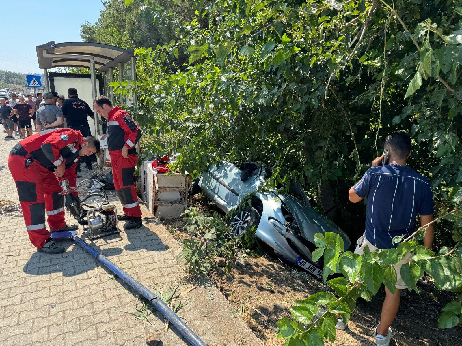 Otomobil takla attı: Feci kazada anne ve oğlu öldü