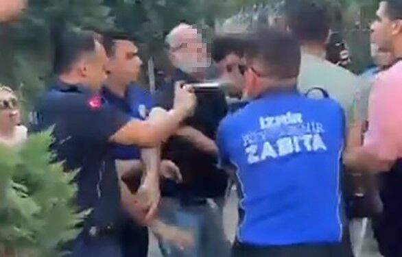 Zabıtalar seyyar satıcıyı evire çevire dövdü! Dayanamayan bir kadın fenalık geçirdi
